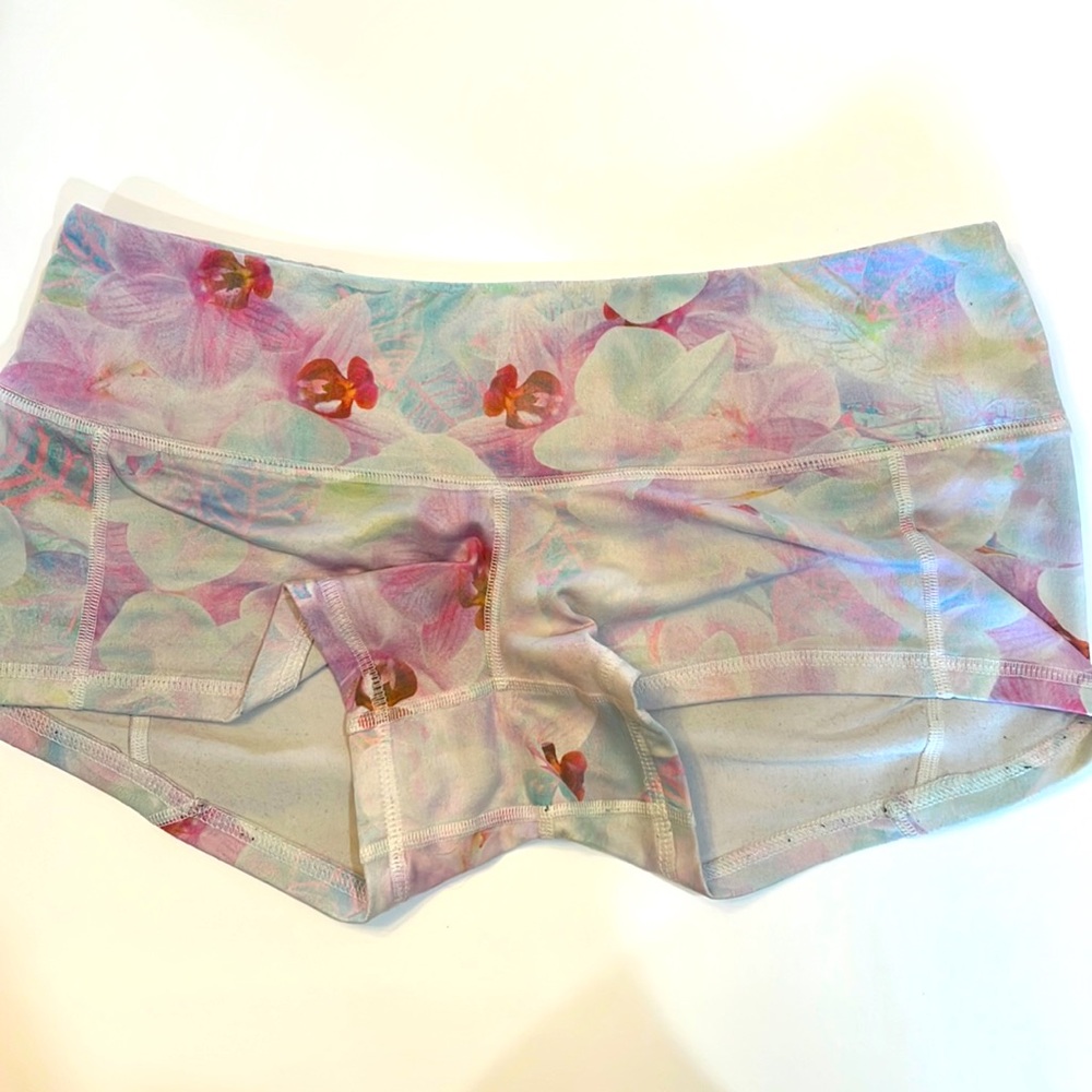 FLEO Shorts